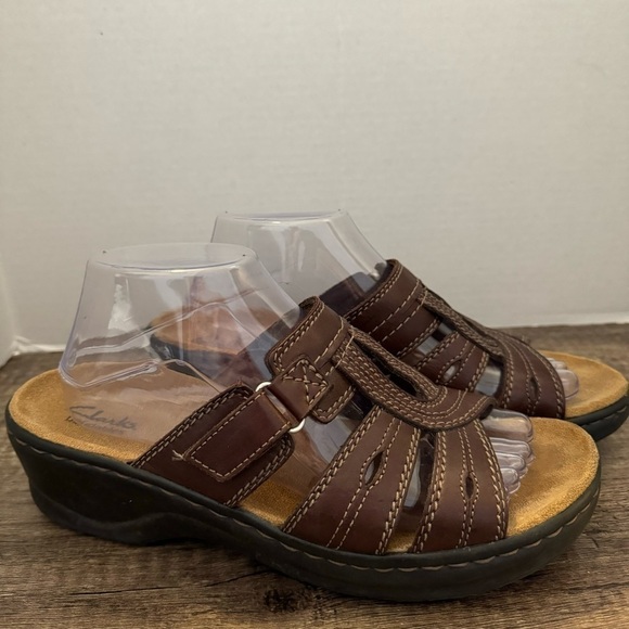 Clarks Bendables Lexi Belle Brown Adjustable Strap Comfort Slides Sandals - Picture 1 of 9